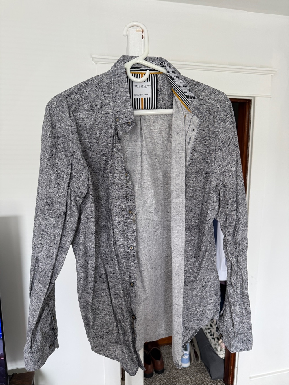 Denim & Flower Men's Heather Gray Lightweight Button-Front Shirt